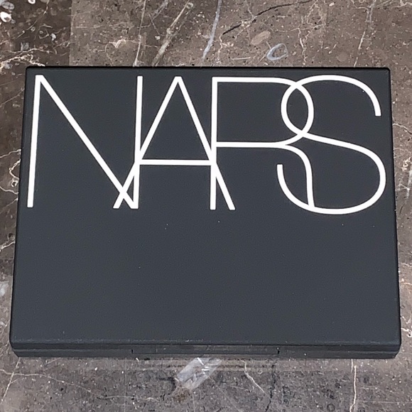 NARS: Mosaic Multi-Shade Highlighter & Blush - Picture 9 of 12